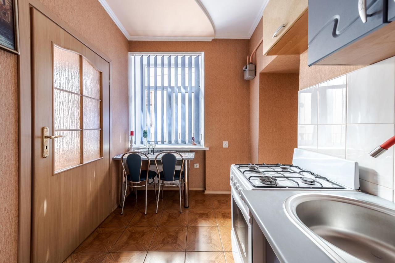 Central Apartments Rynok Leopoli Esterno foto
